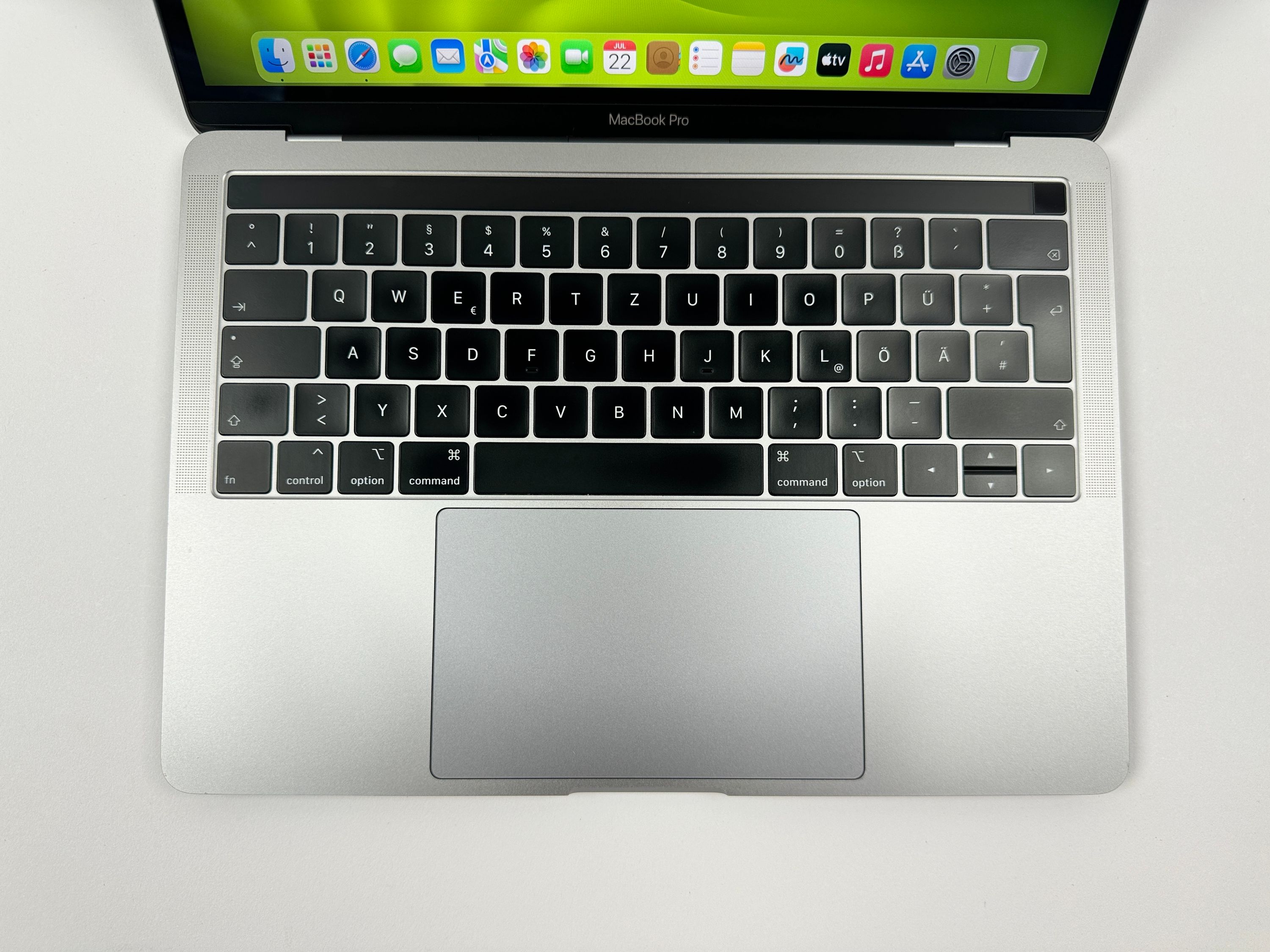 Apple MacBook Pro Retina TouchBar 13,3“ i7 2,8 Ghz 256 GB SSD 16 GB Ram SPACE GREY 2019