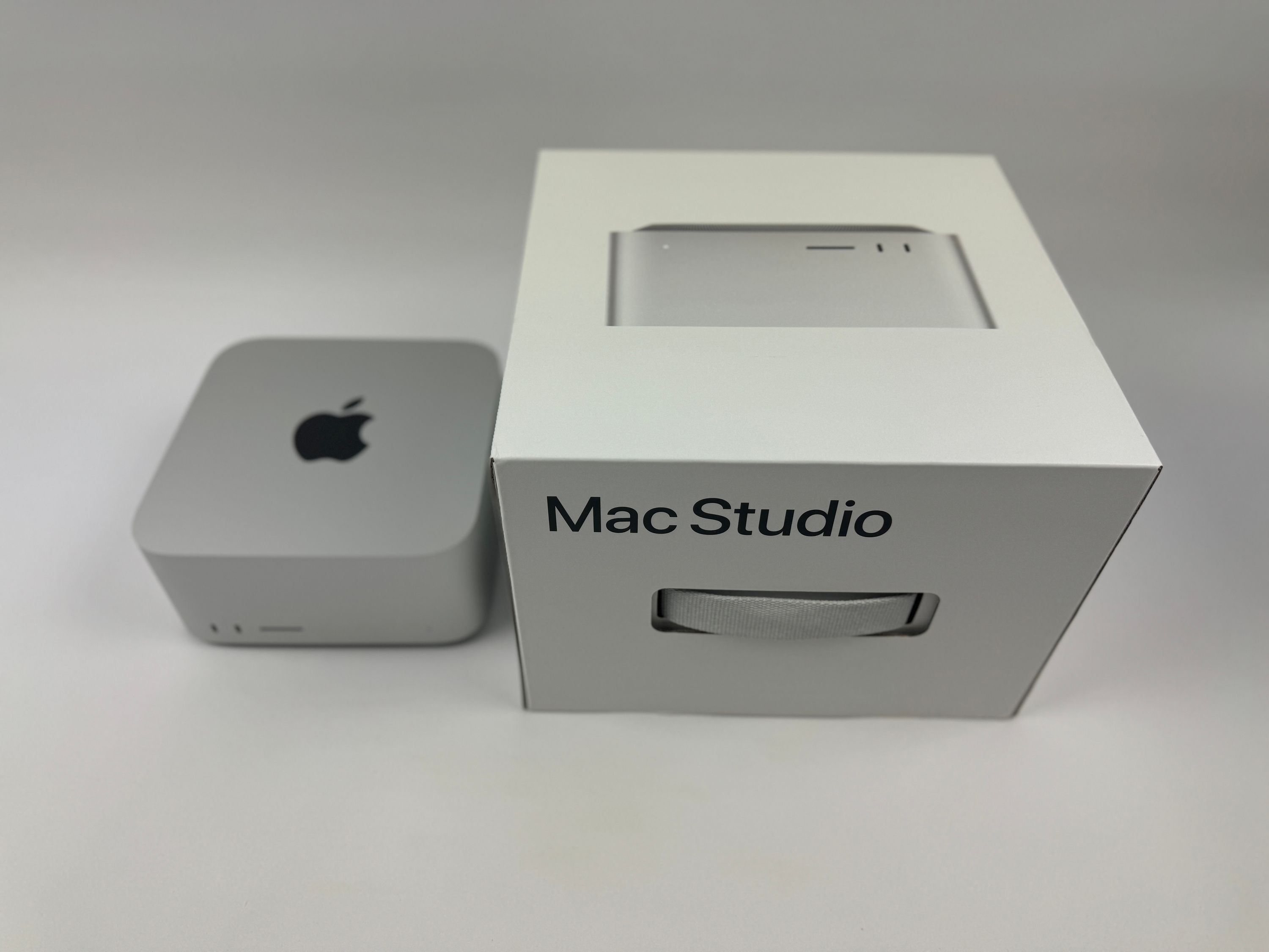 Apple Mac Studio M1 Max 10-Core CPU 32-Core GPU 64 GB RAM 1 TB SSD SILBER