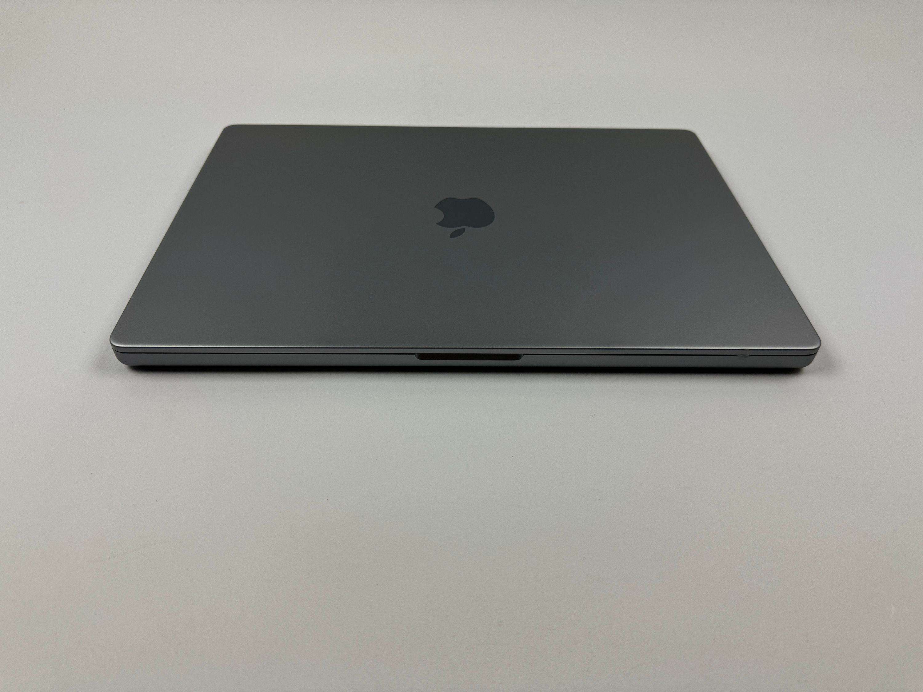 Apple MacBook Pro 16“ M2 MAX 12C CPU 38C GPU 1 TB SSD 32 GB Ram 2023 SPACE GREY