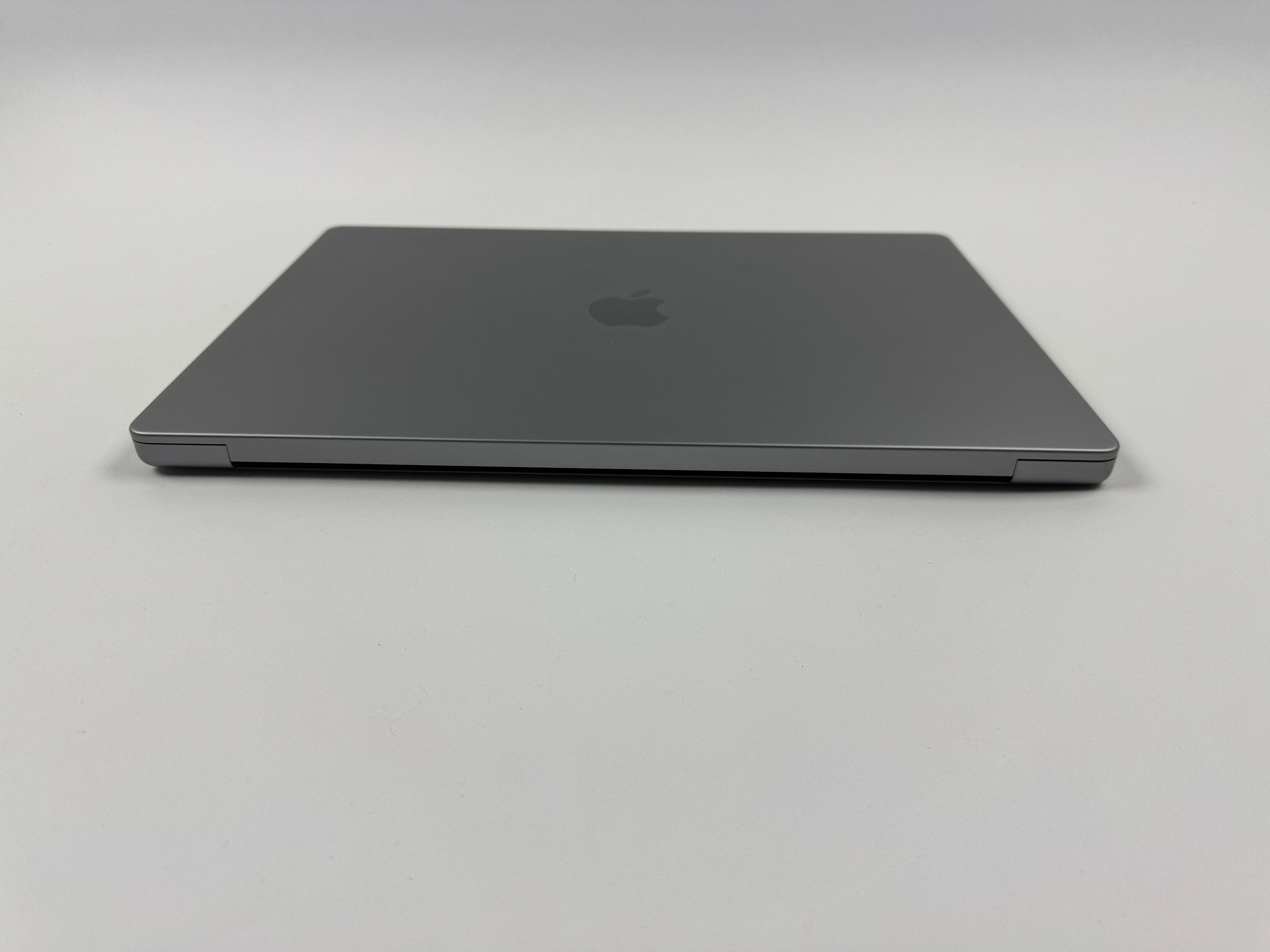 Apple MacBook Pro 16“ M1 MAX 10C CPU 32C GPU 4 TB SSD 64 GB Ram 2021 SPACE GREY