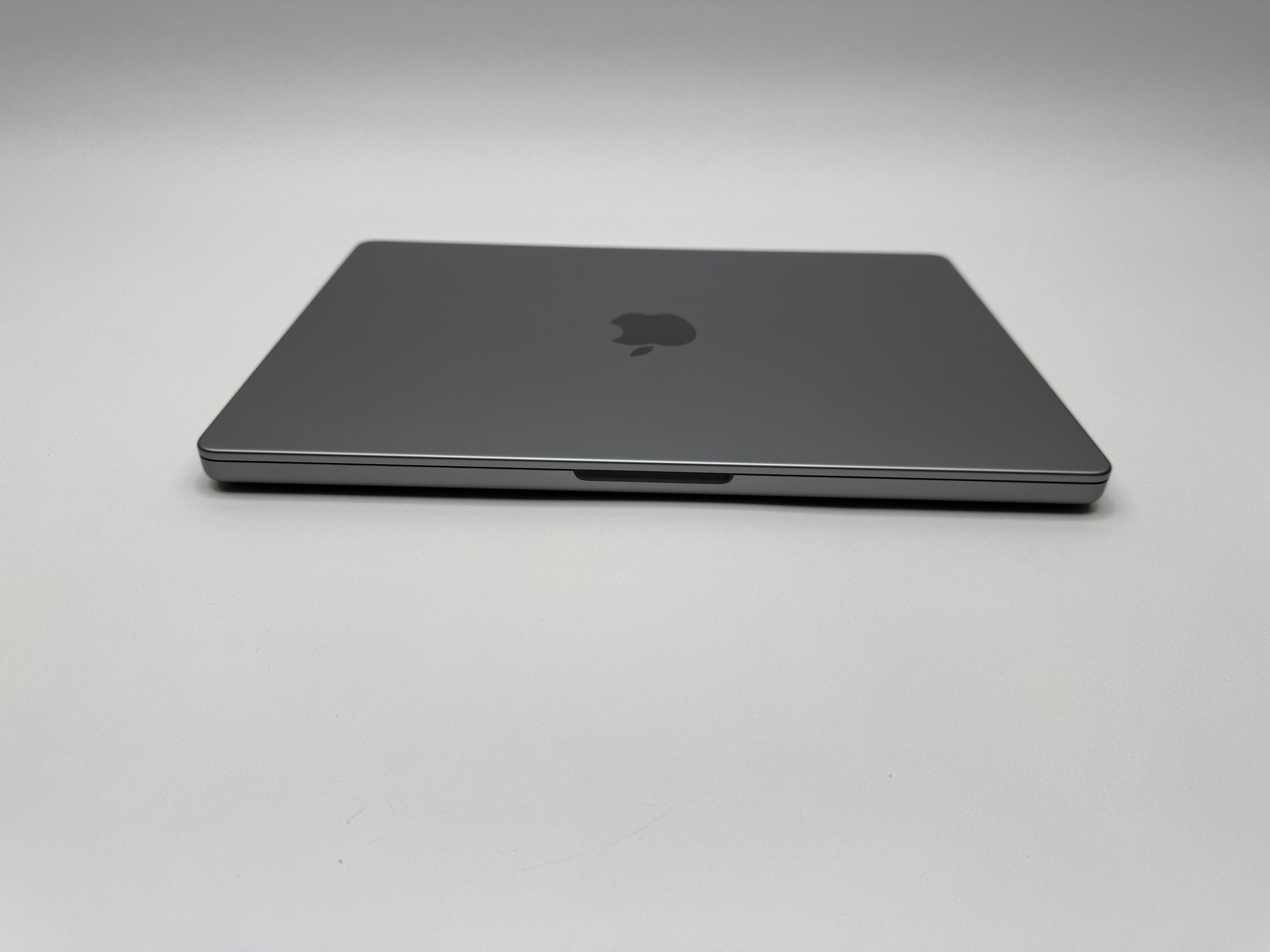 Apple MacBook Pro 14“ M1 PRO 8C CPU 14C GPU 1 TB SSD 16 GB Ram 2021 SPACE GREY