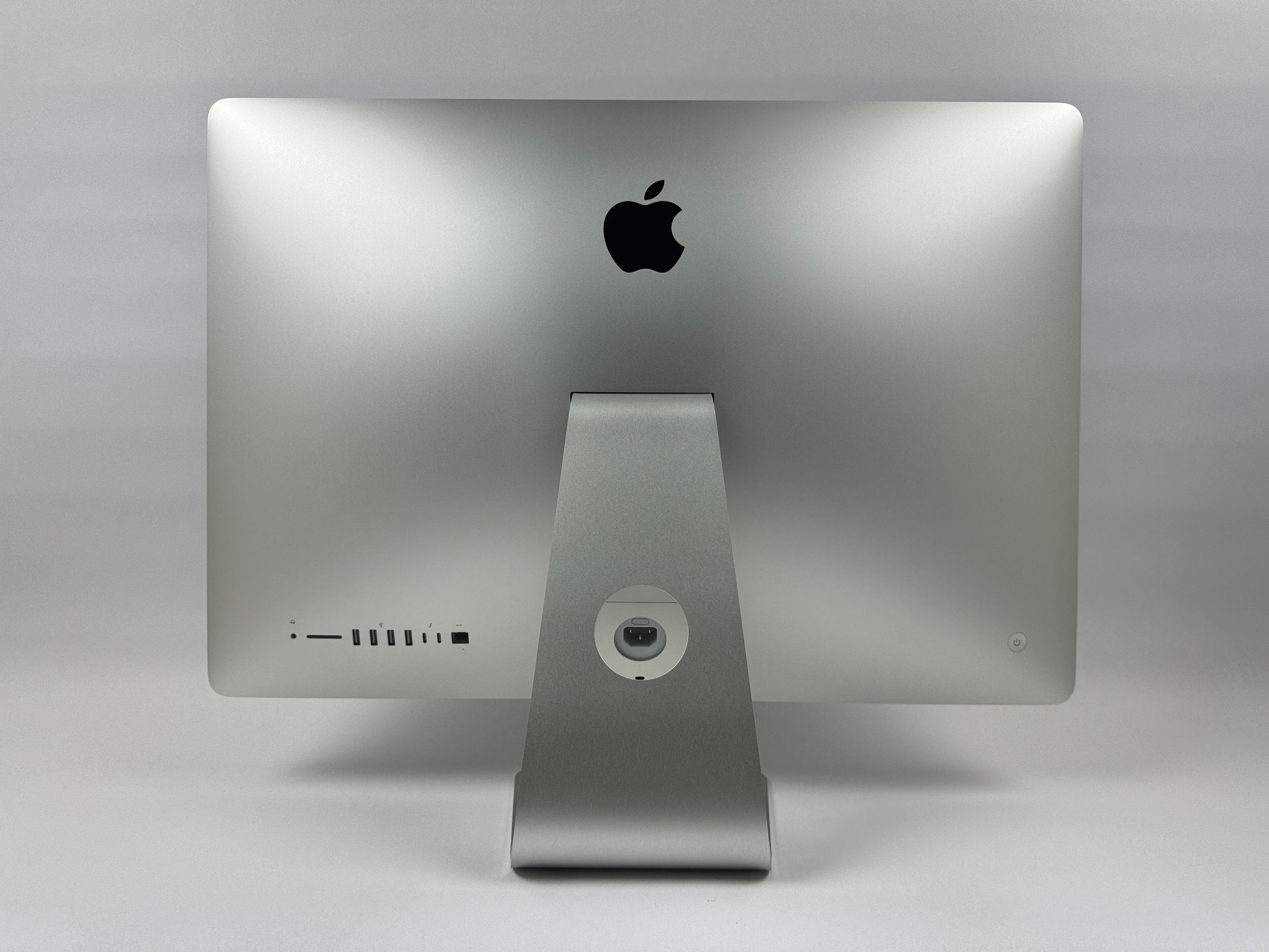 Apple iMac Retina 5K 27“ 6-Core i5 3,7 Ghz 32 GB Ram 2 TB FD RP580X 2019 SILBER