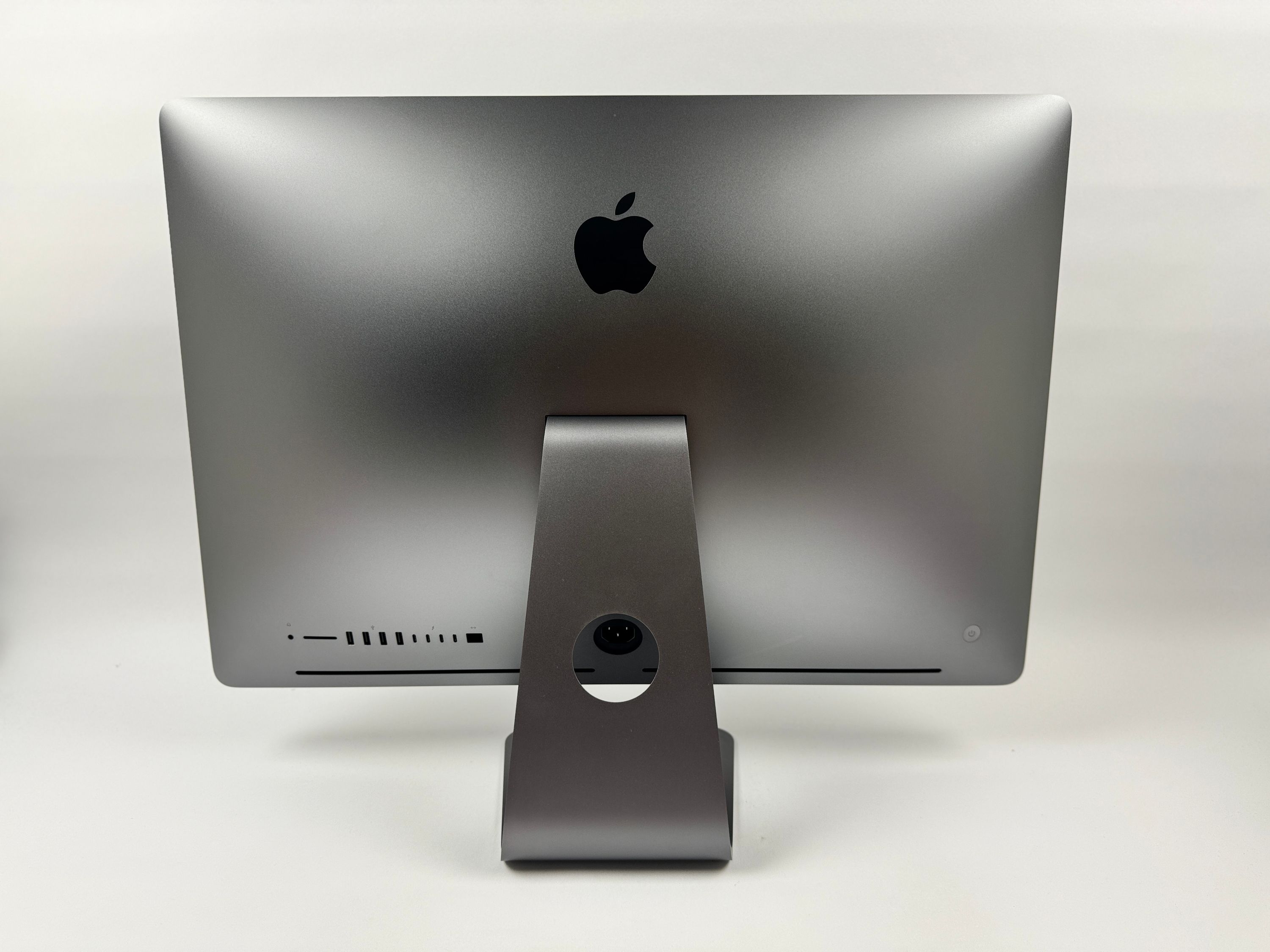 Apple iMac Pro 5K 27“ XEON 8-Core 3,2 Ghz 32 GB Ram 1 TB SSD VEGA 56 8 GB MQ2Y2D/A