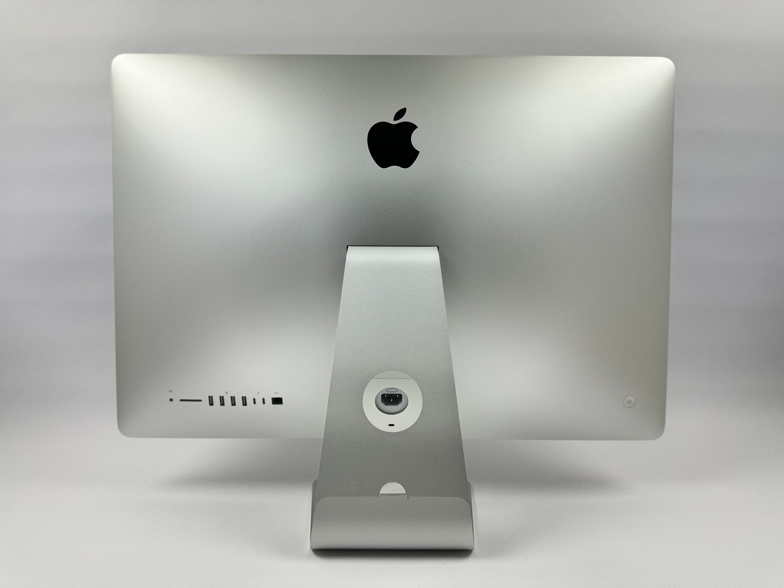 Apple iMac Retina 5K 27“ 6-Core i5 3,7 Ghz 16 GB Ram 512 GB SSD RP580X 2019 SILBER