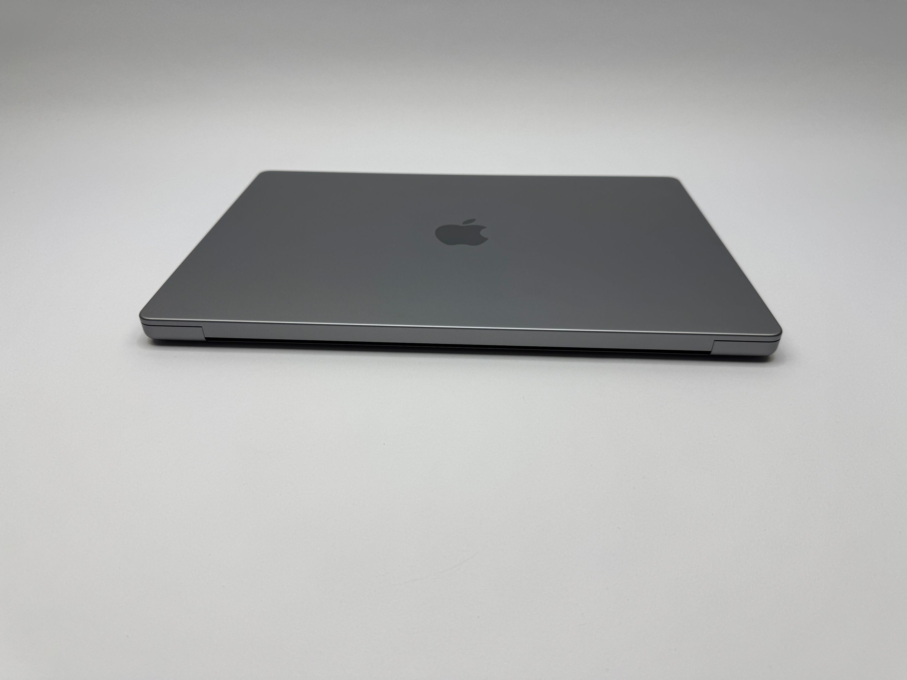 Apple MacBook Pro 16“ M1 MAX 10C CPU 32C GPU 1 TB SSD 32 GB Ram 2021 SPACE GREY