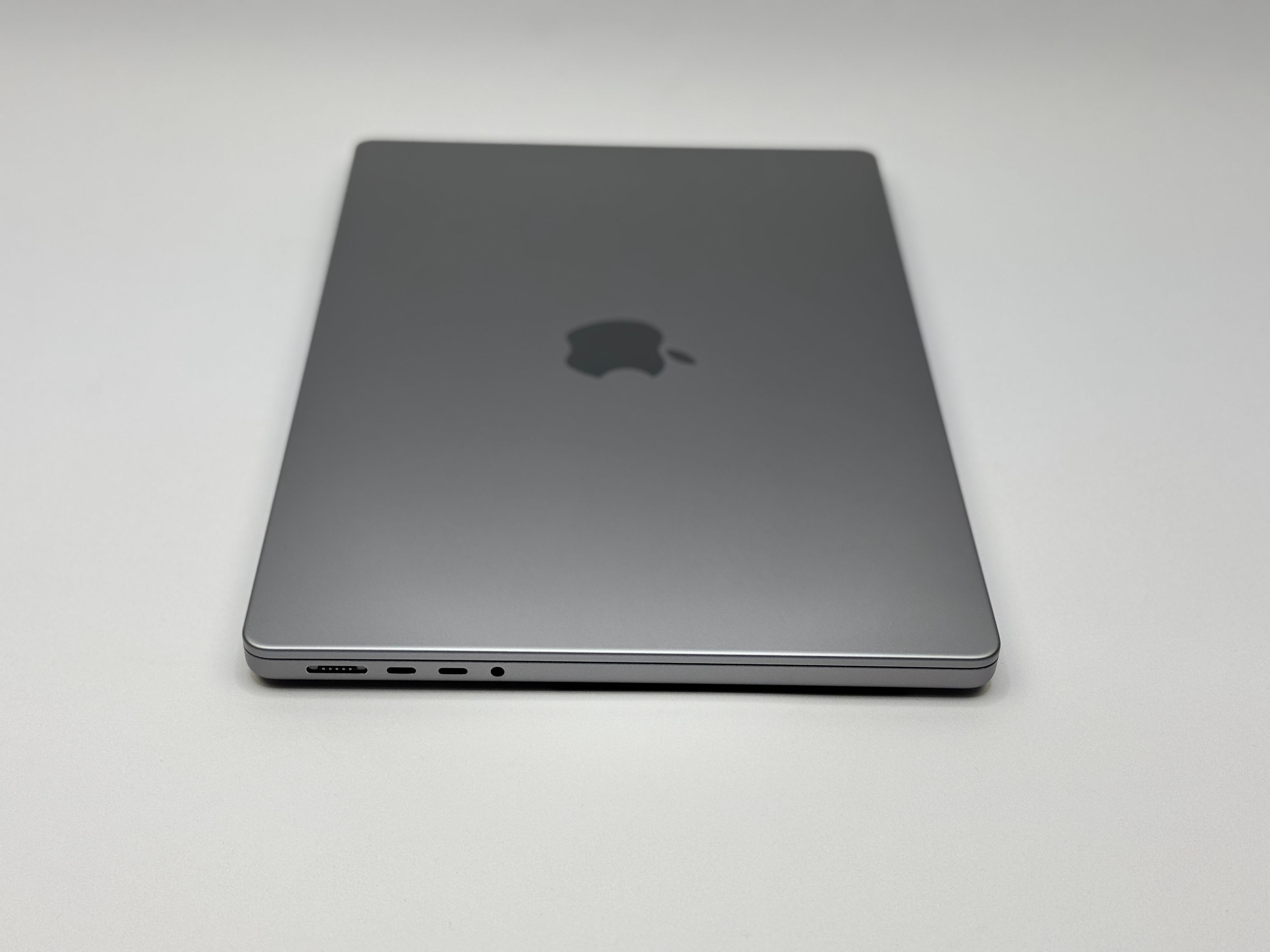 Apple MacBook Pro 14“ M2 PRO 10C CPU 16C GPU 512 GB SSD 16 GB Ram 2023 SPACE GREY