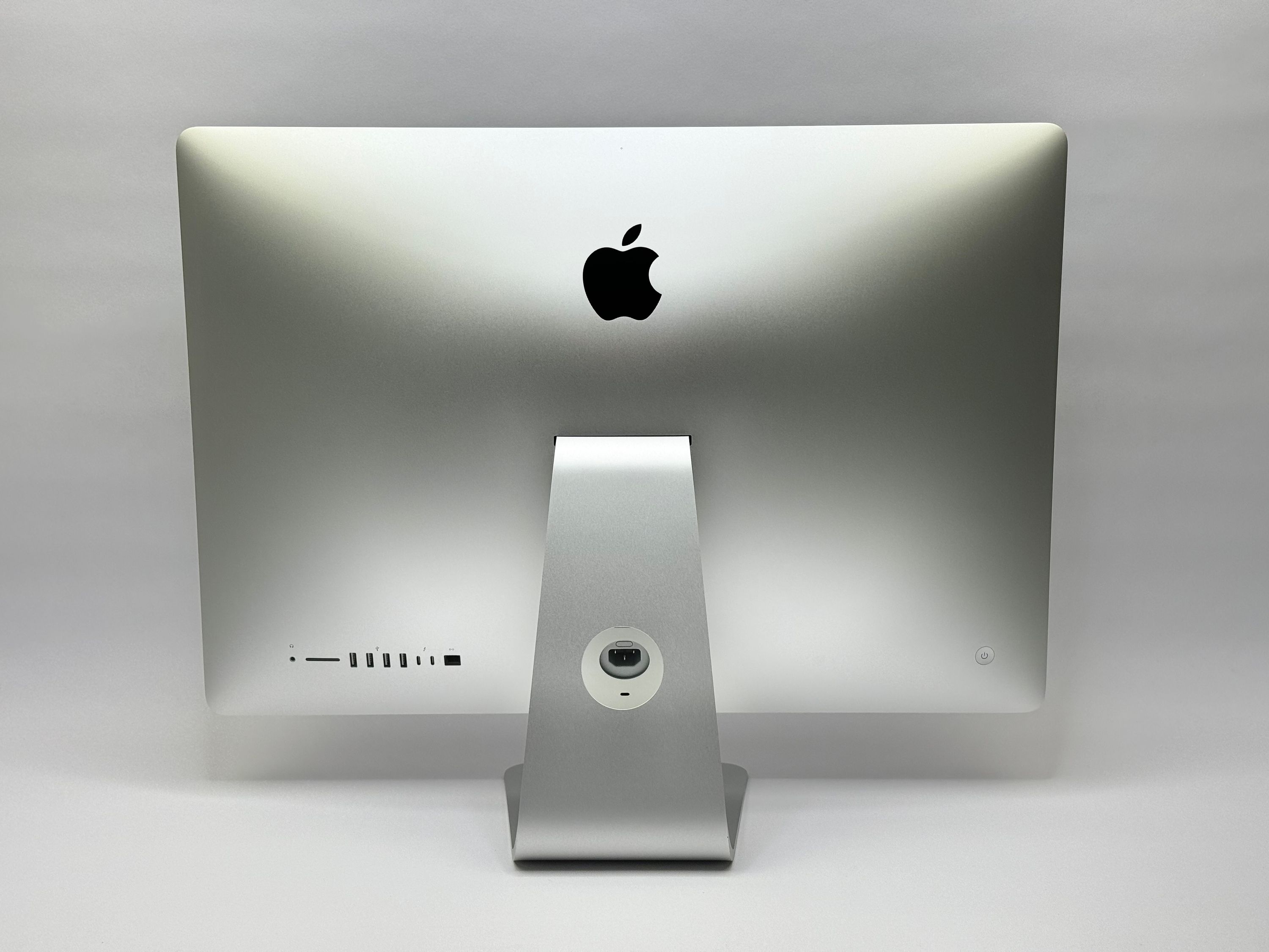 Apple iMac Retina 5K 27“ 6-Core i5 3,3 Ghz 64 GB Ram 512 GB SSD RP 5300 SILBER 2020