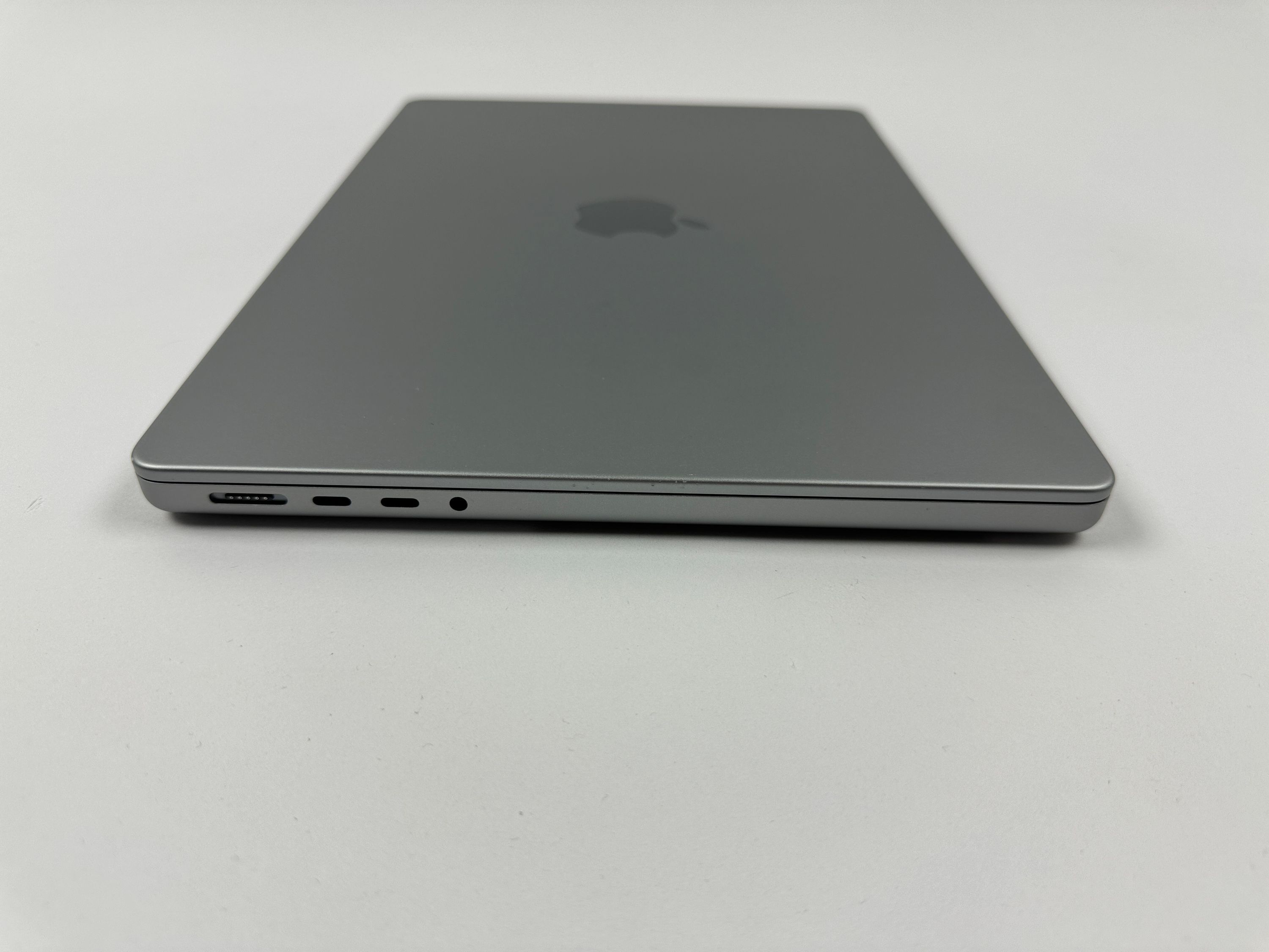 Apple MacBook Pro 14“ M1 MAX 10C CPU 24C GPU 512 GB SSD 64 GB Ram 2021 SPACE GREY