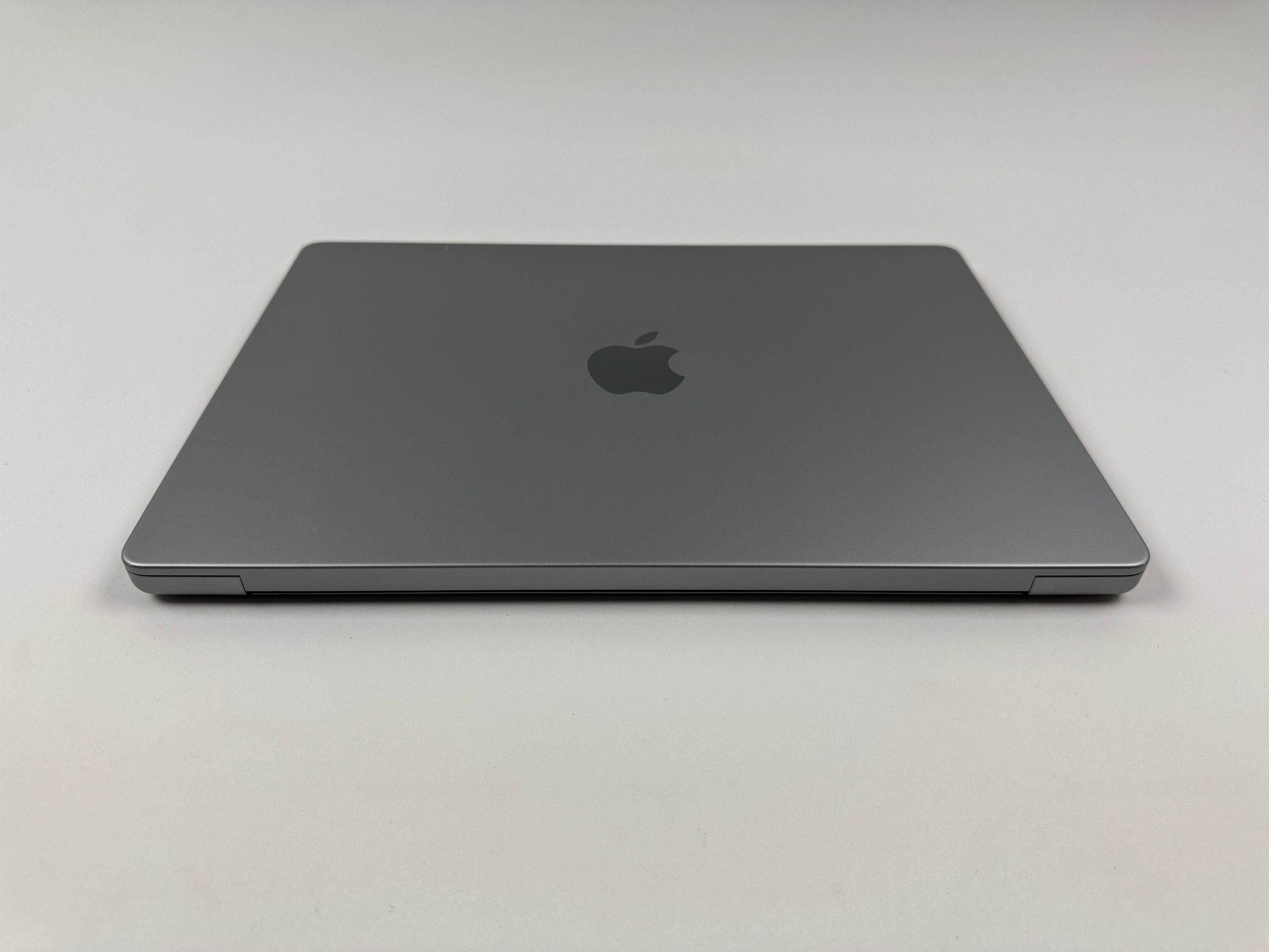 Apple MacBook Pro 14“ M1 MAX 10C CPU 24C GPU 1 TB SSD 32 GB Ram 2021 SPACE GREY