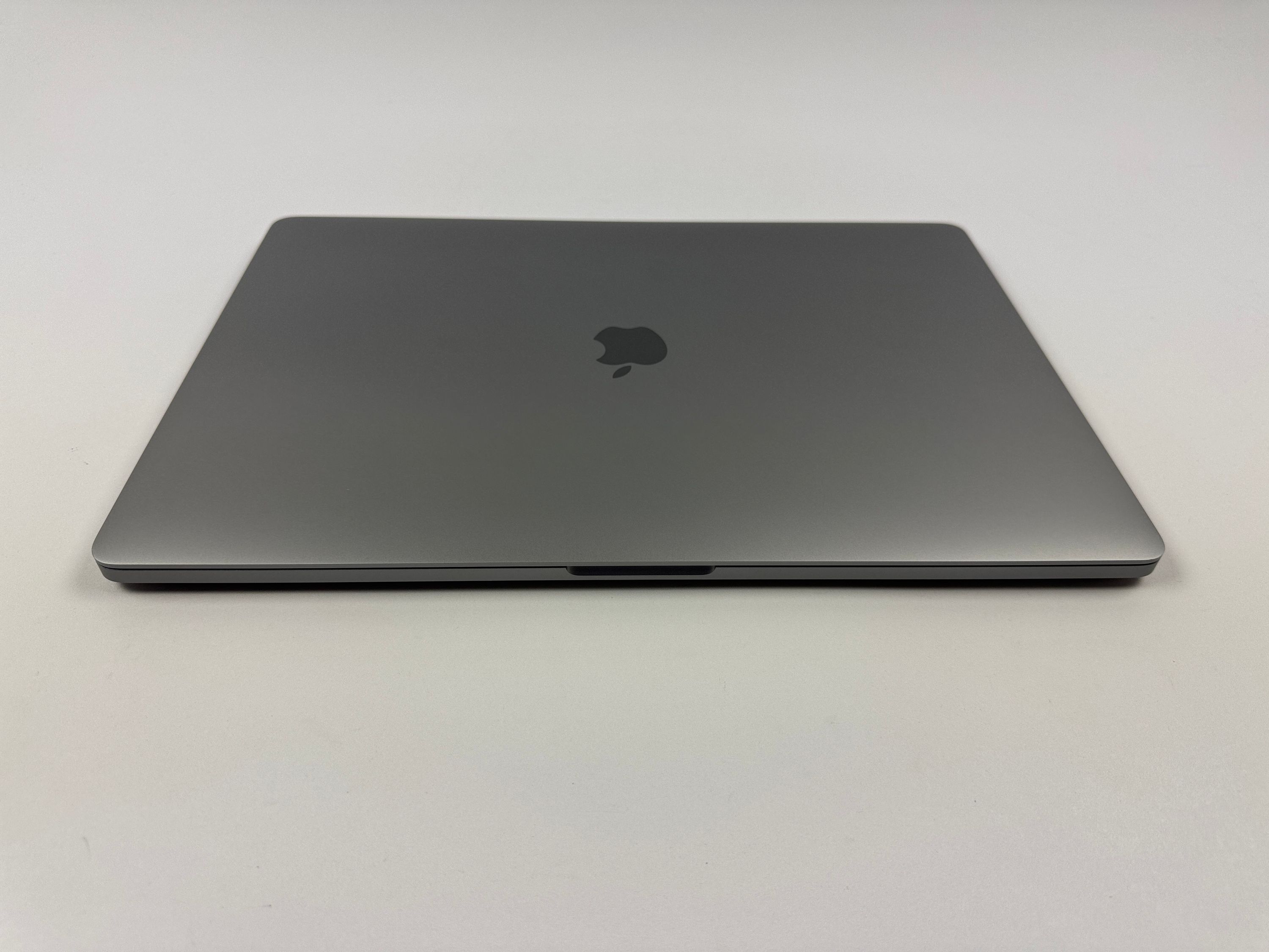 Apple MacBook Pro Retina TouchBar 16“ 8-Core i9 2,3 Ghz 2 TB SSD 16 GB Ram SPACEGREY 2019