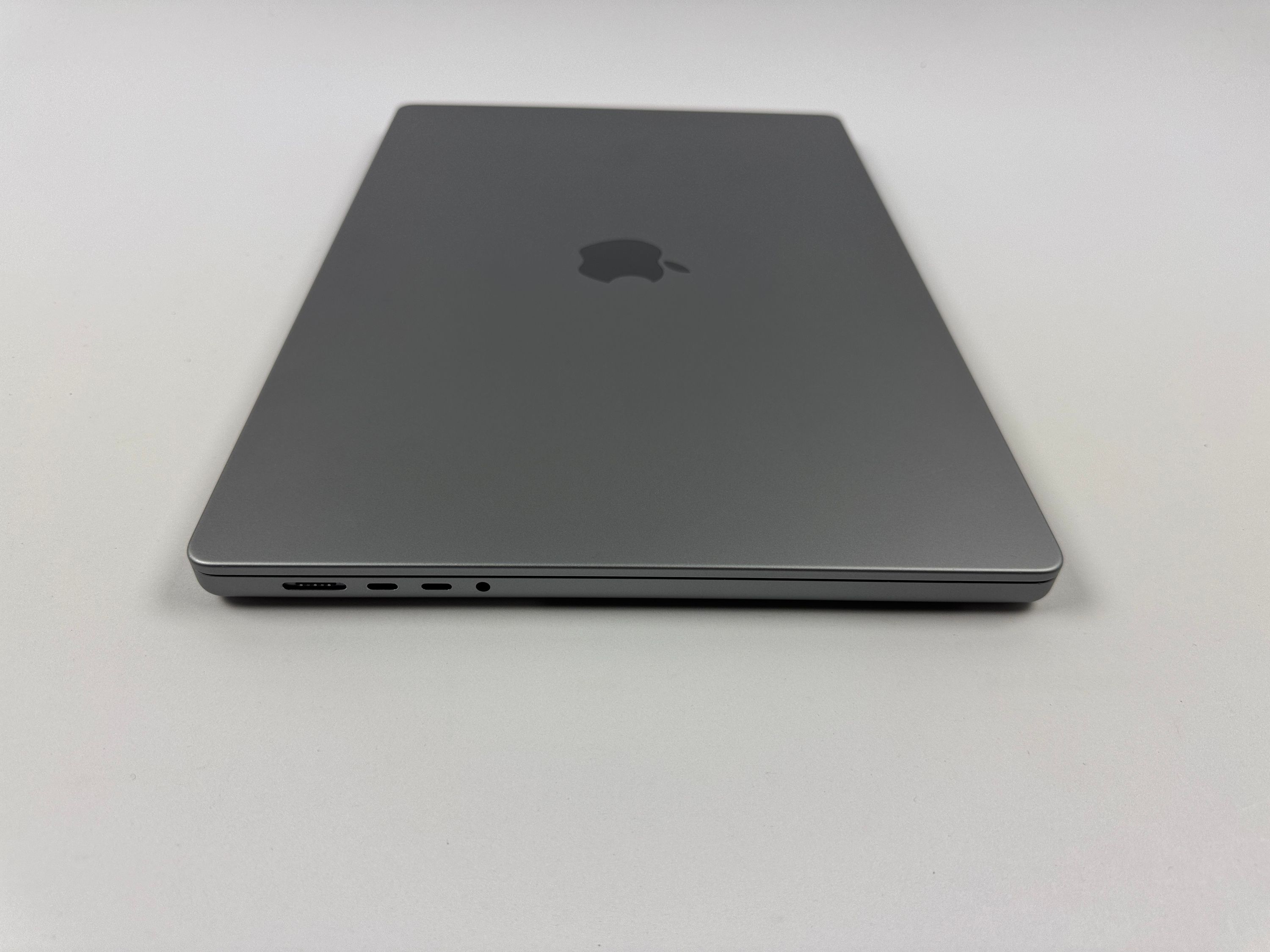 Apple MacBook Pro 16“ M1 PRO 10C CPU 16C GPU 2 TB SSD 16 GB Ram 2021 SPACE GREY