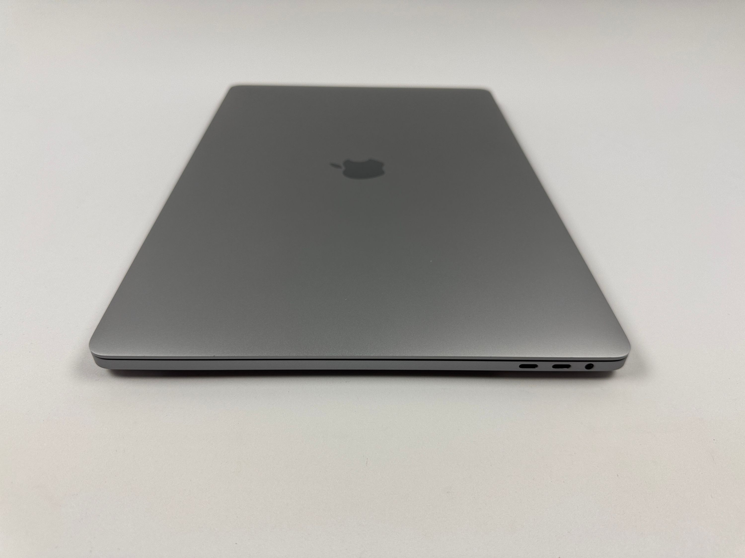 Apple MacBook Pro Retina TouchBar 16“ 8-Core i9 2,4 Ghz 1 TB SSD 32 GB Ram SPACEGREY 2019