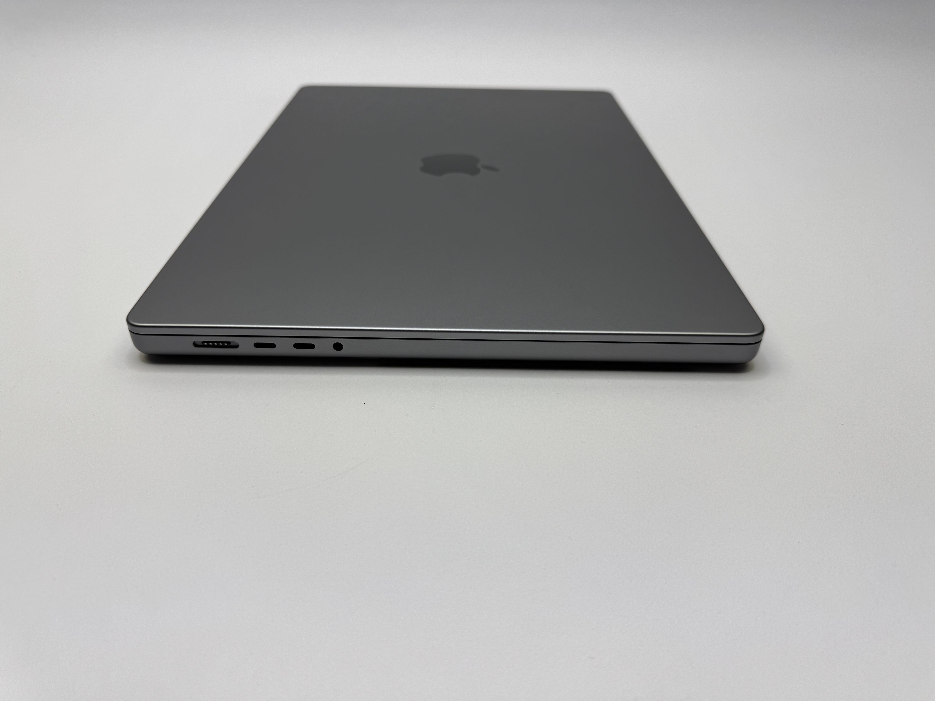 Apple MacBook Pro 16“ M1 PRO 10C CPU 16C GPU 512 GB SSD 16 GB Ram 2021 SPACE GREY