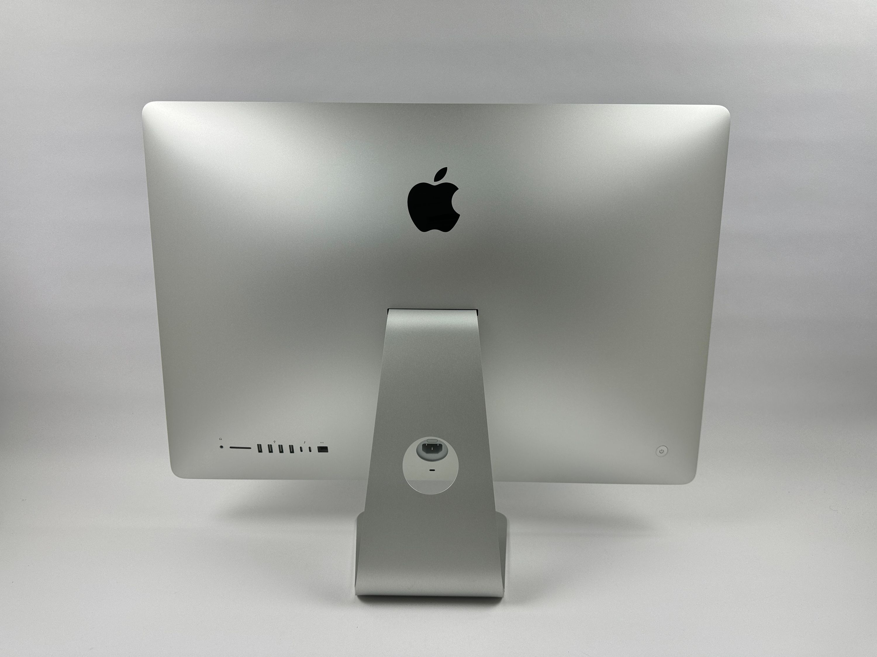 Apple iMac Retina 5K 27“ 6-Core i5 3,1 Ghz 32 GB Ram 256 GB SSD RP 5300 SILBER 2020