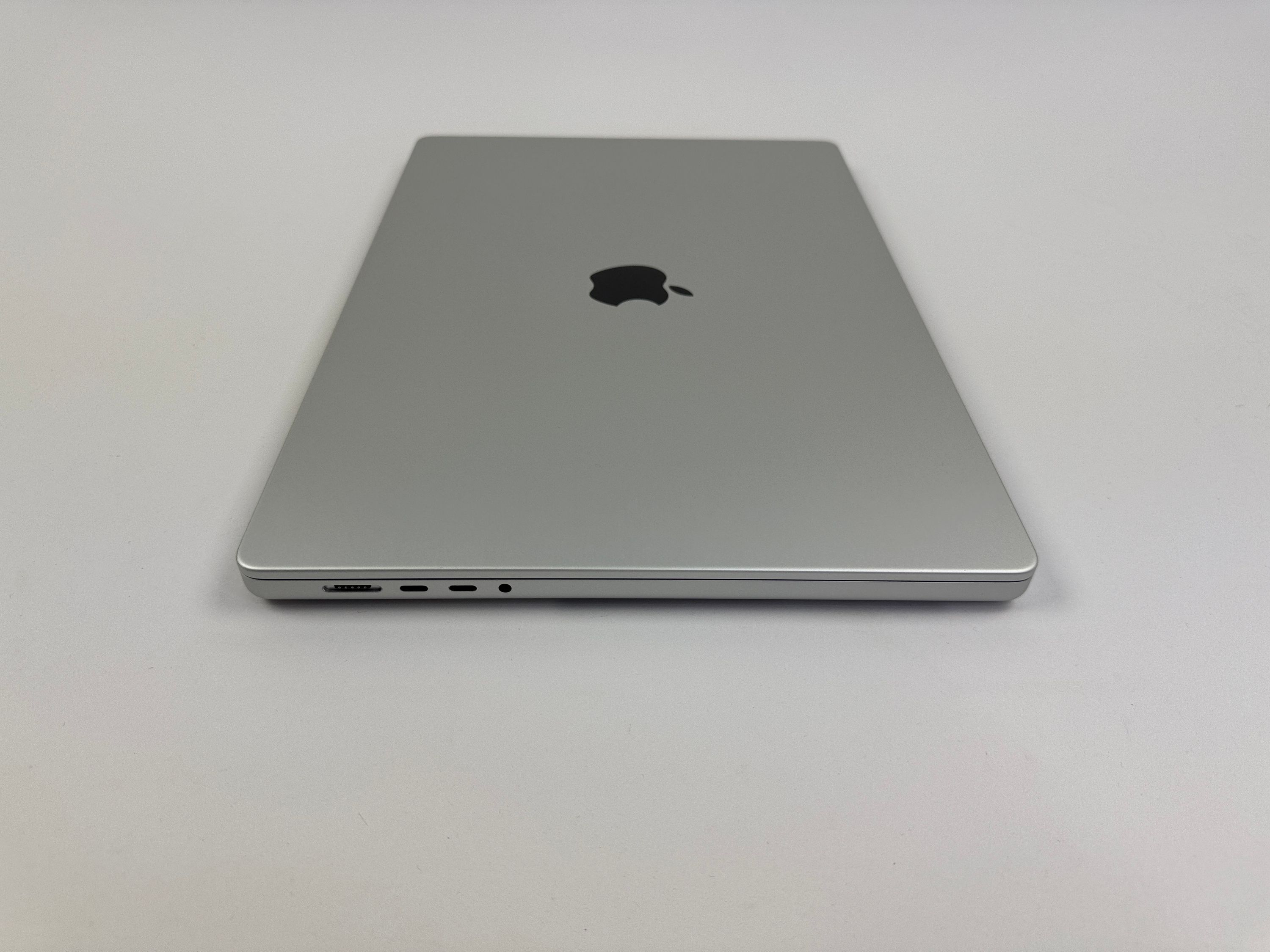 Apple MacBook Pro 16“ M1 PRO 10C CPU 16C GPU 1 TB SSD 16 GB Ram 2021 SILBER