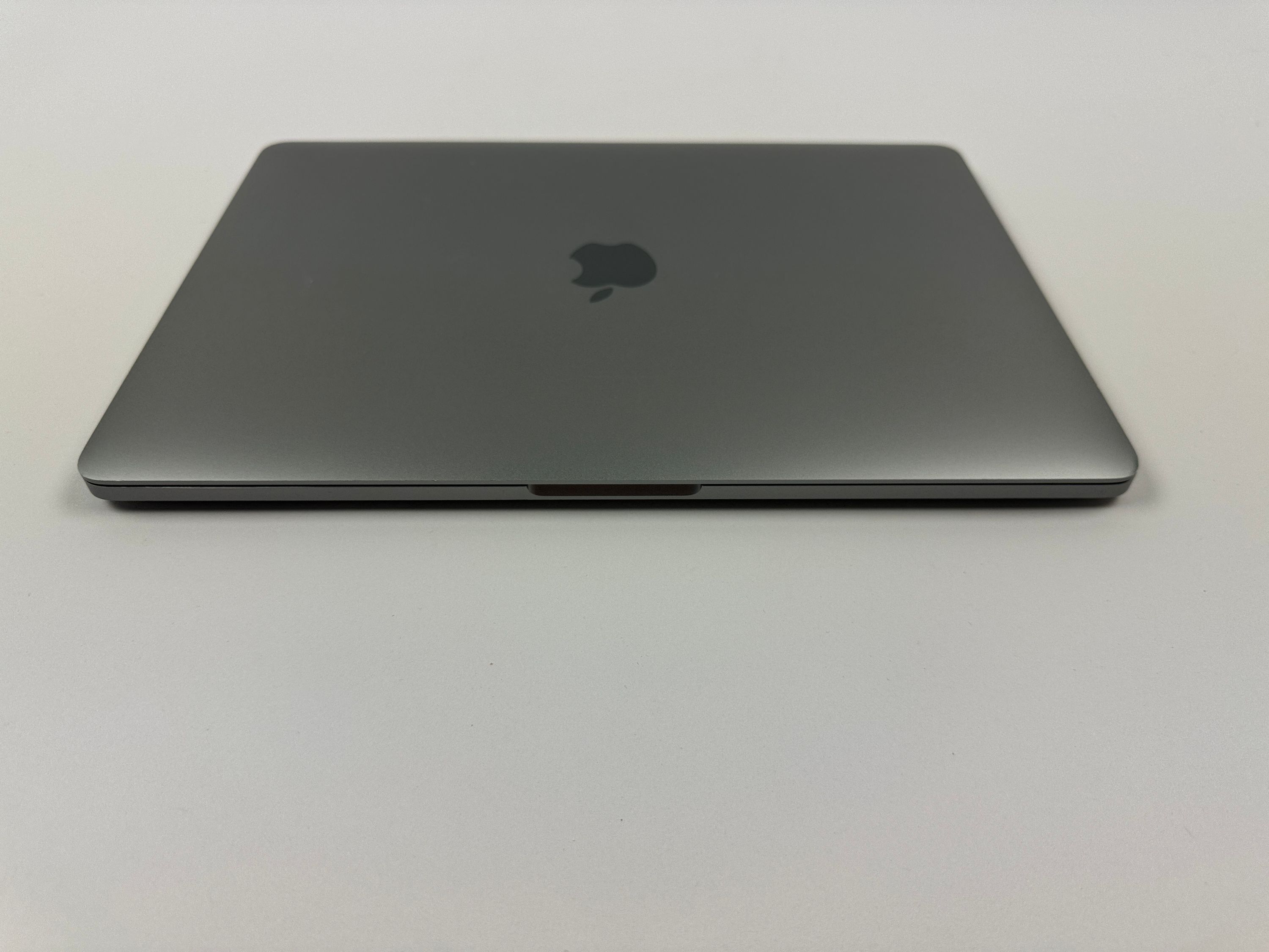 Apple MacBook Pro Retina TouchBar 13,3“ i7 2,8 Ghz 256 GB SSD 16 GB Ram SPACE GREY 2019