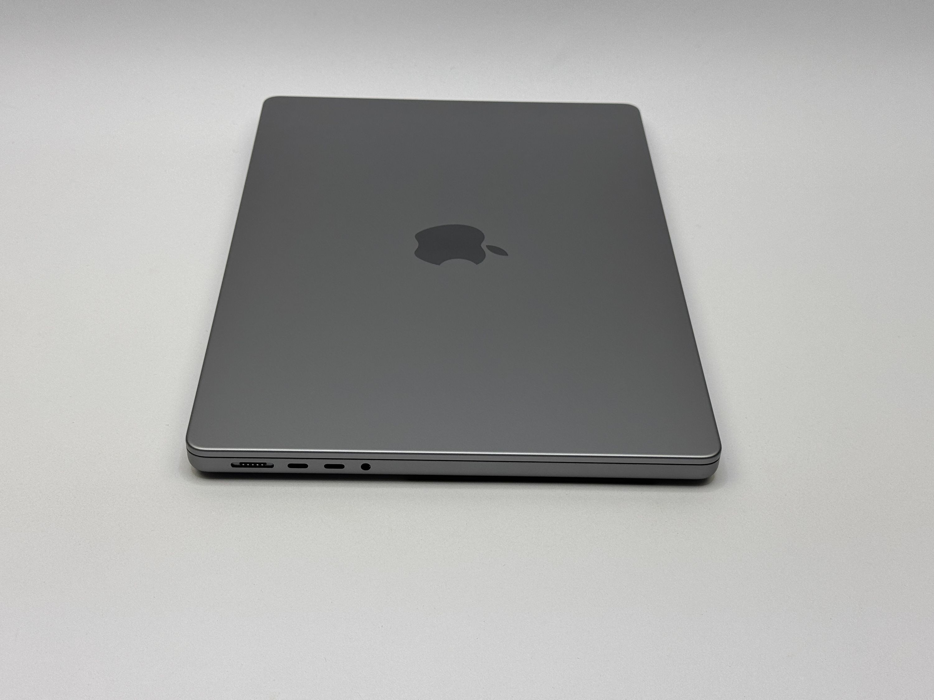 Apple MacBook Pro 14“ M2 PRO 10C CPU 16C GPU 512 GB SSD 16 GB Ram 2023 SPACE GREY