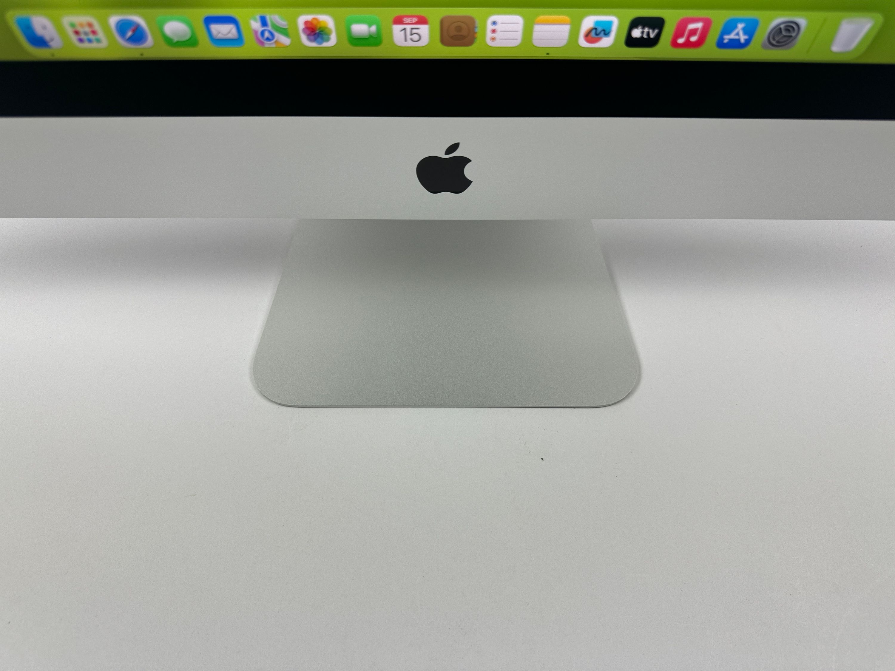 Apple iMac Retina 5K 27“ 6-Core i5 3,1 Ghz 32 GB Ram 256 GB SSD RP 5300 SILBER 2020